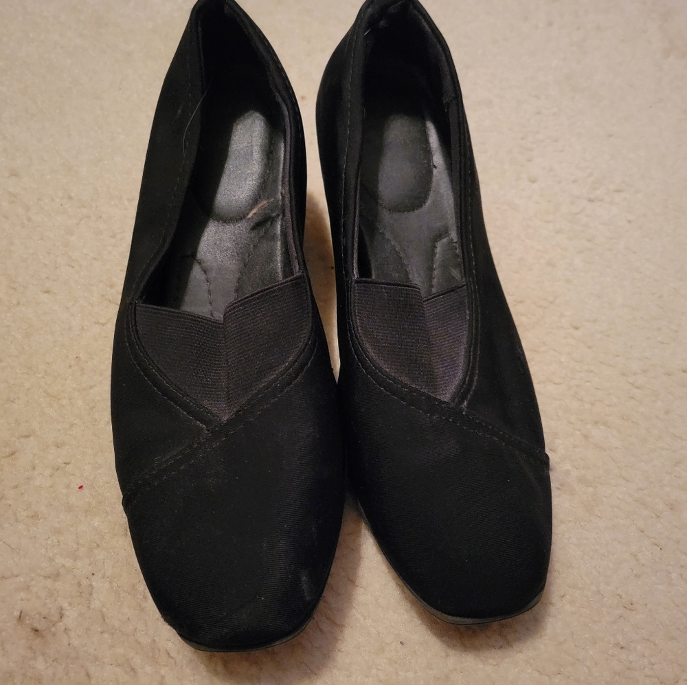 Wedge dress shoes